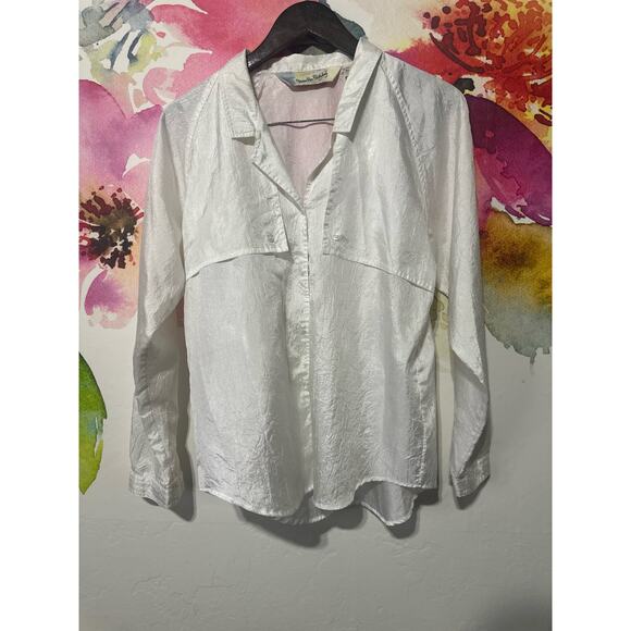 diane van fursternberg Tops - Vintage Diane Von Furstenberg Shirt Woman 8 White Pearl Button Up Lightweight 40